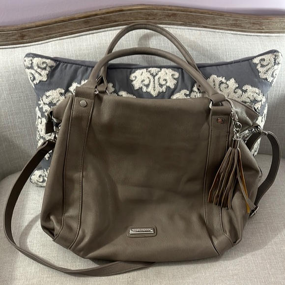 Steve Madden Handbags - Steve Madden Large Gray Crossbody shoulder bag